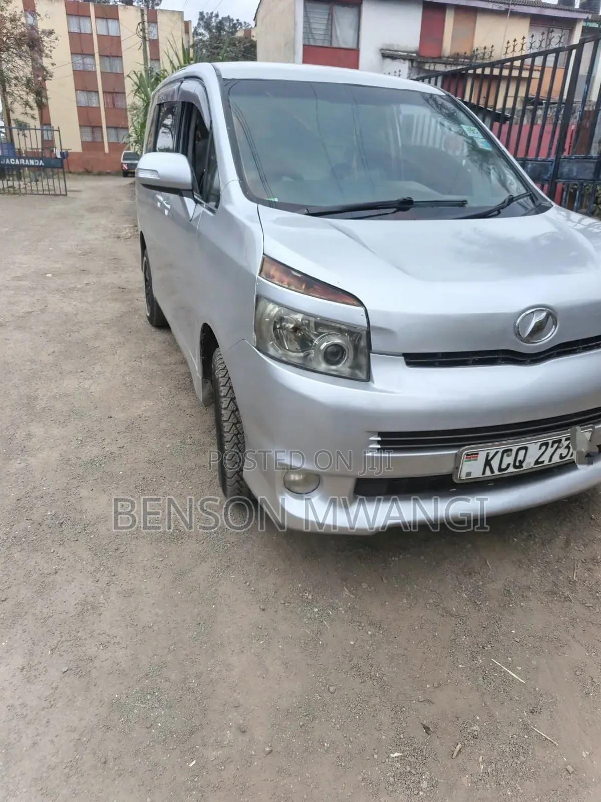 Toyota Voxy 2010 Silver