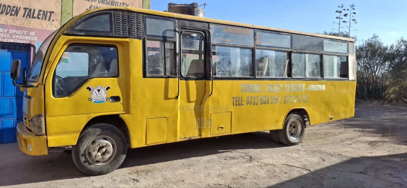 Isuzu NQR 2013 Yellow