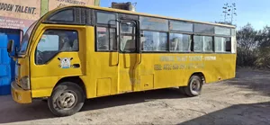 Isuzu NQR 2013 Yellow
