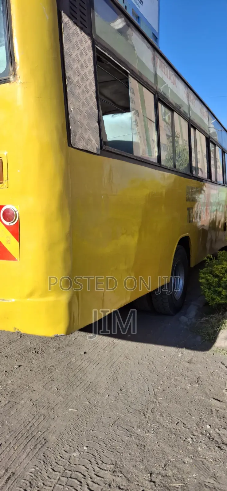 Isuzu NQR 2013 Yellow