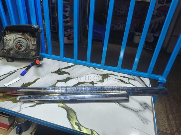 Harrier 2015-2020 Door Chrome 2 - main view