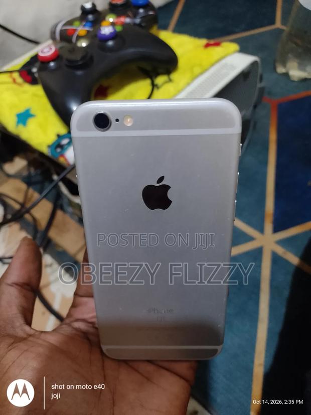 Apple iPhone 6s 64 GB Silver - main view