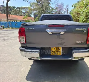Toyota Hilux 2017 Gray