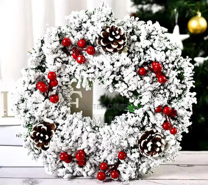 32cm Snow-Flocked Christmas Wreath – Cr