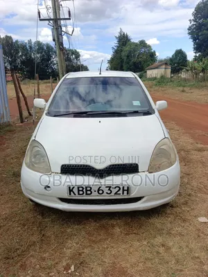 Toyota Vitz 2000 White