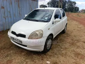 Toyota Vitz 2000 White