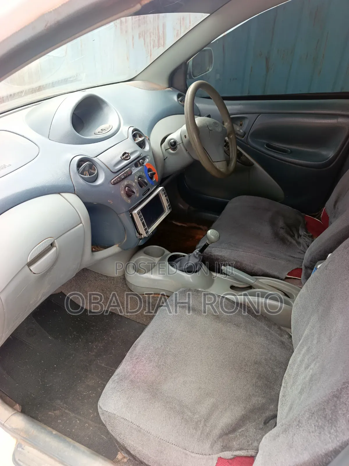 Toyota Vitz 2000 White
