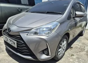 Toyota Vitz 2017 Brown