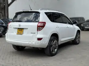 Toyota RAV4 2014 White