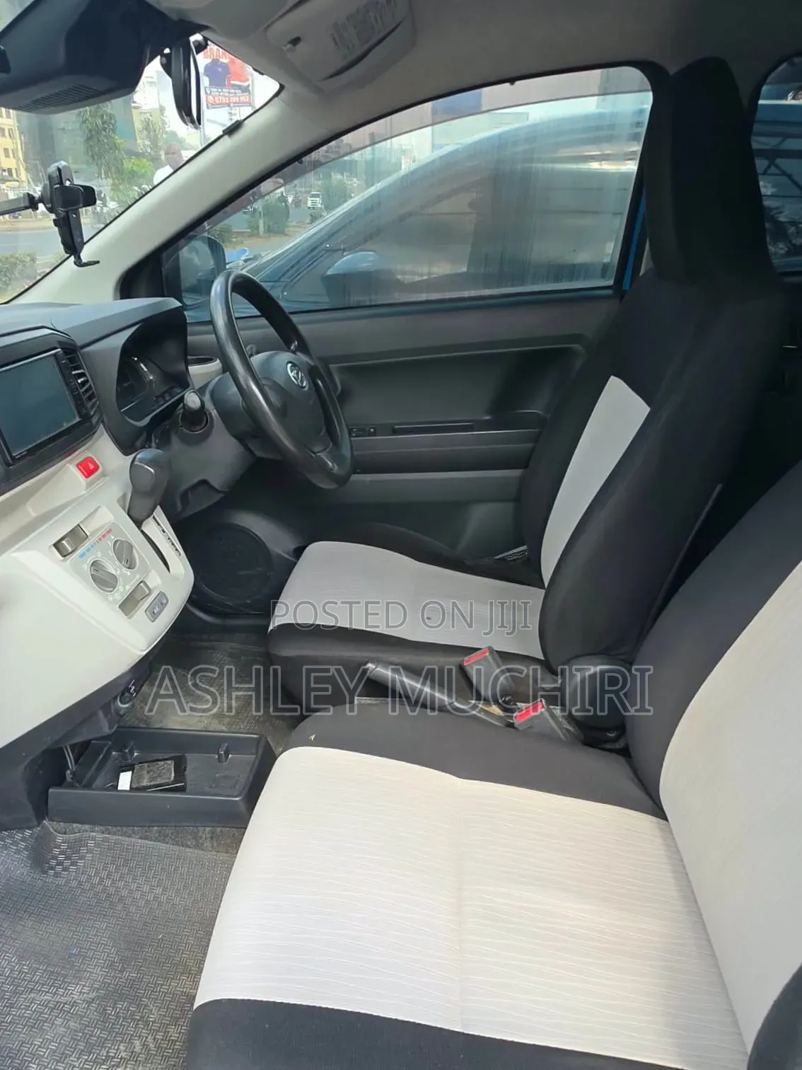 Toyota Sienta 2017 Blue