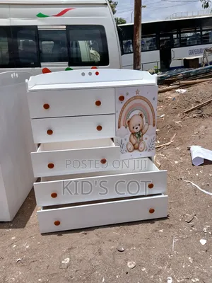 Trendy Chest of Drawers