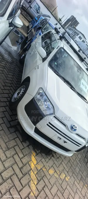 Toyota Probox 1.5 Hybrid F 2020 White