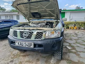 Nissan Patrol 3.0 TD GL 2006 Gold