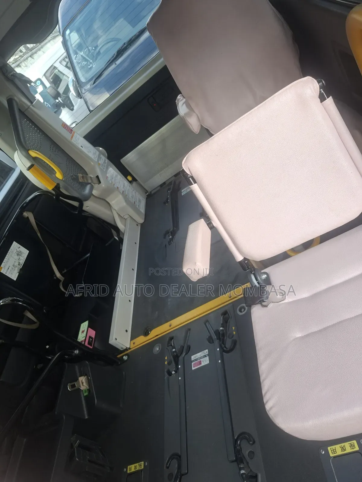 Toyota HiAce 2019 White