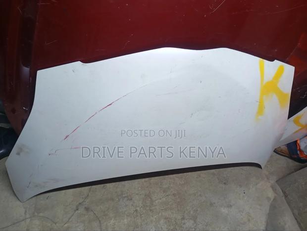 Ractis 2008 Bonnet - main view