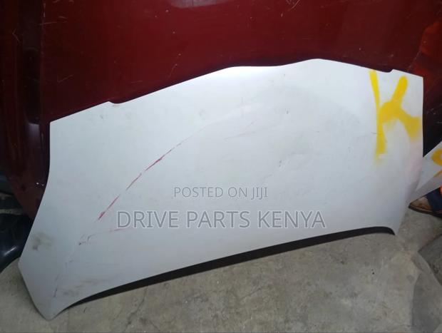Ractis 2008 Bonnet - thumbnail 2