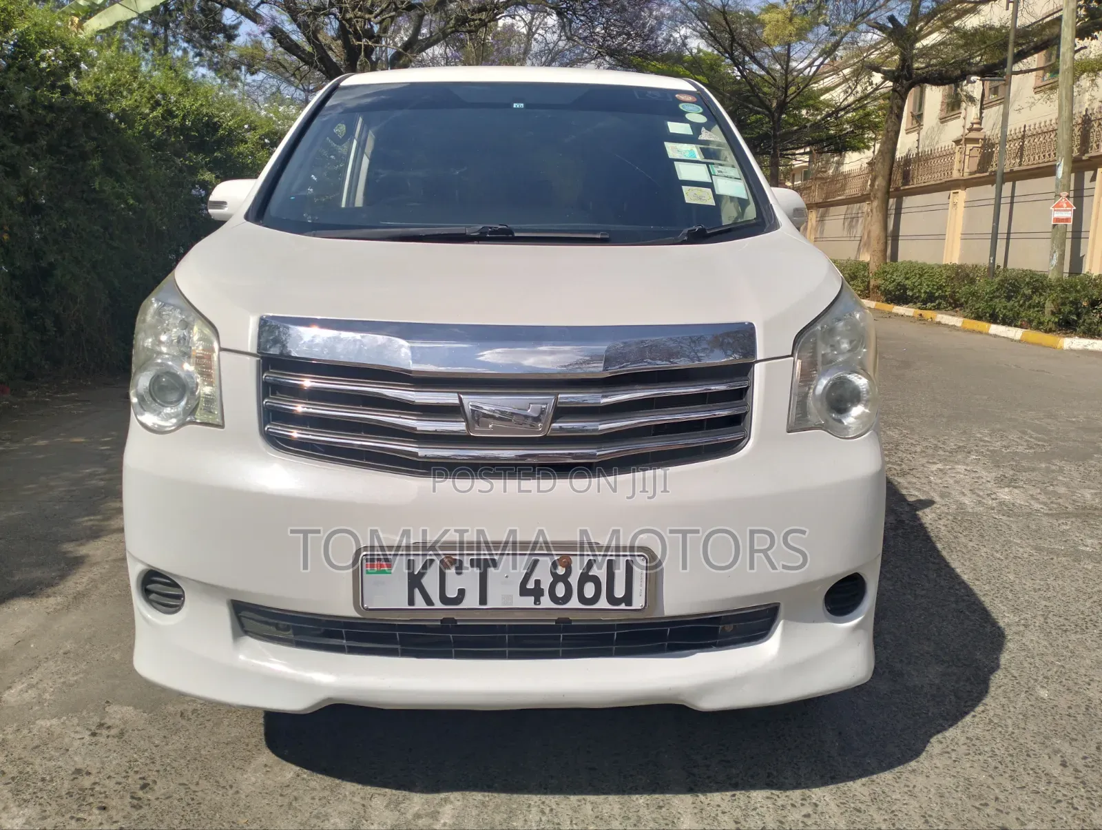 Toyota Noah 2011 White