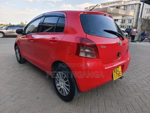 Toyota Vitz 1.3 FWD 5dr 2008 Red