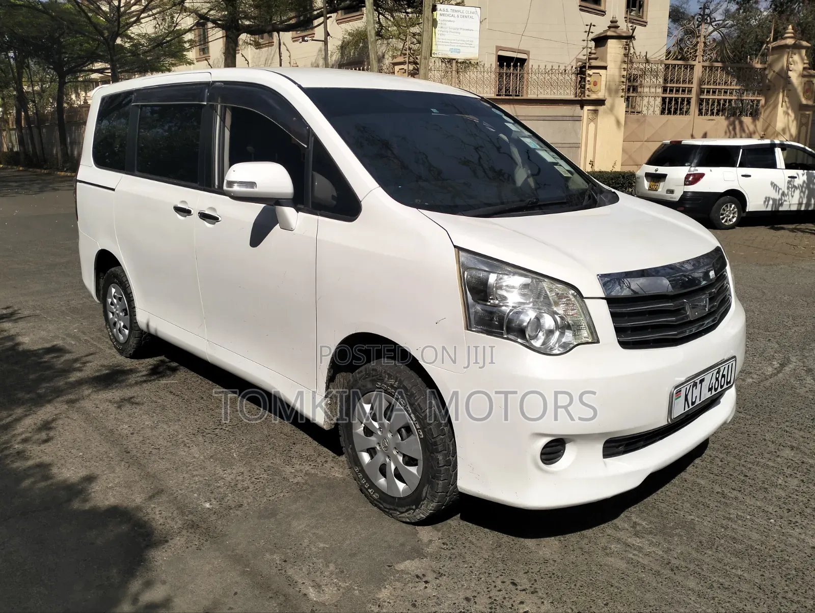 Toyota Noah 2011 White