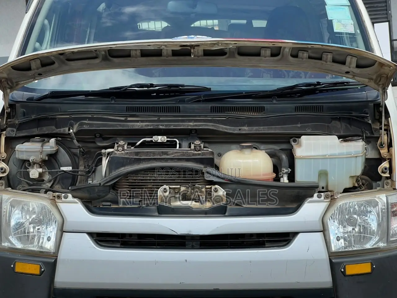 Toyota HiAce 2016 White