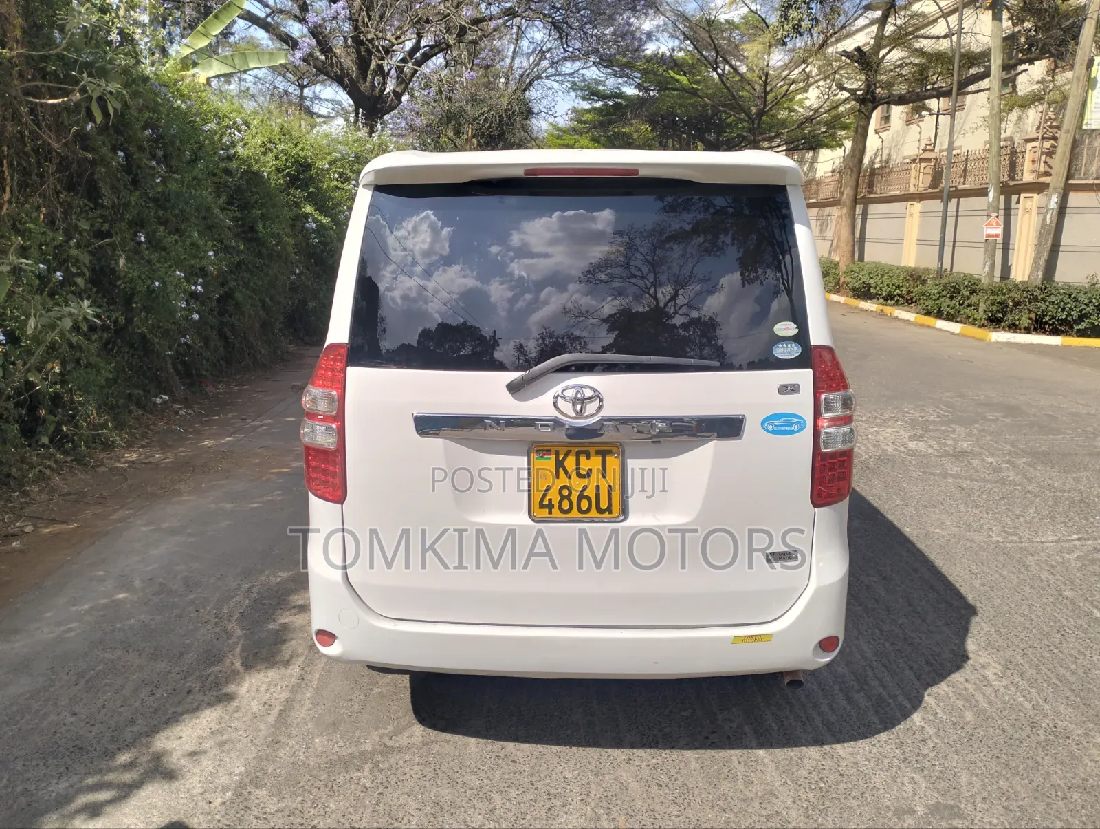 Toyota Noah 2011 White