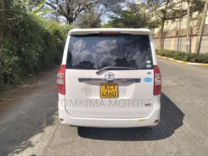 Toyota Noah 2011 White