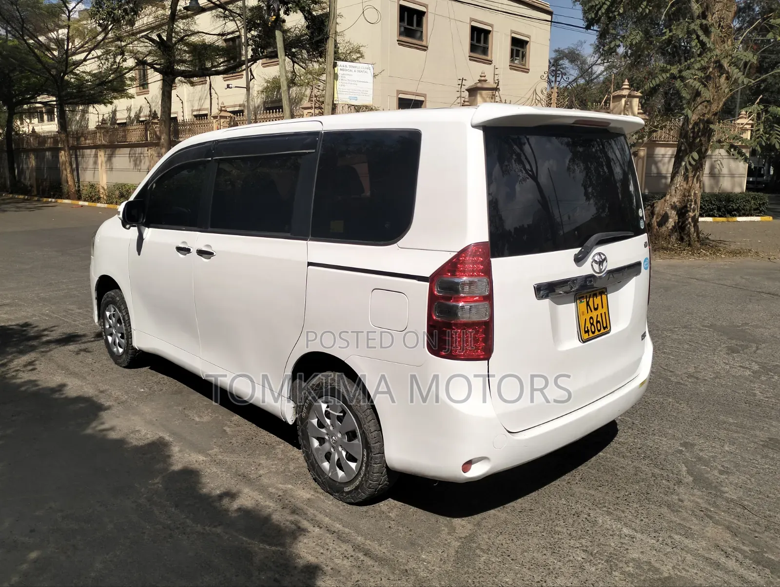 Toyota Noah 2011 White
