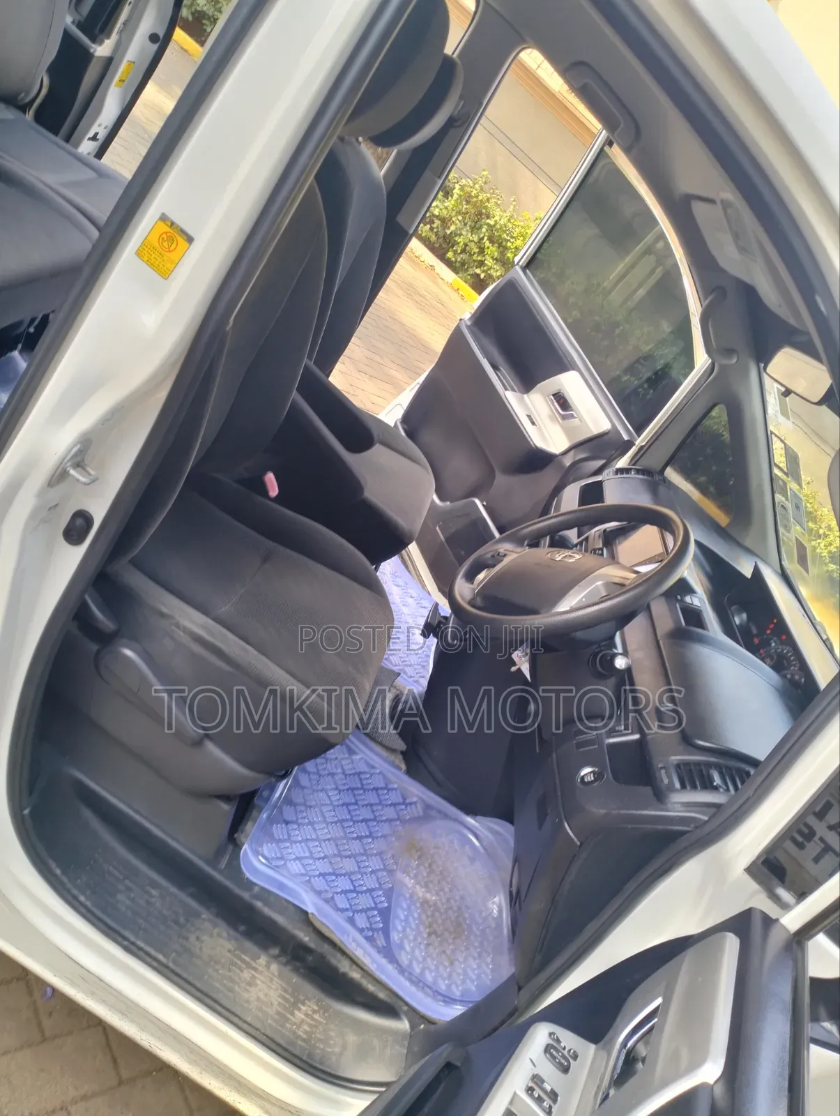 Toyota Noah 2011 White