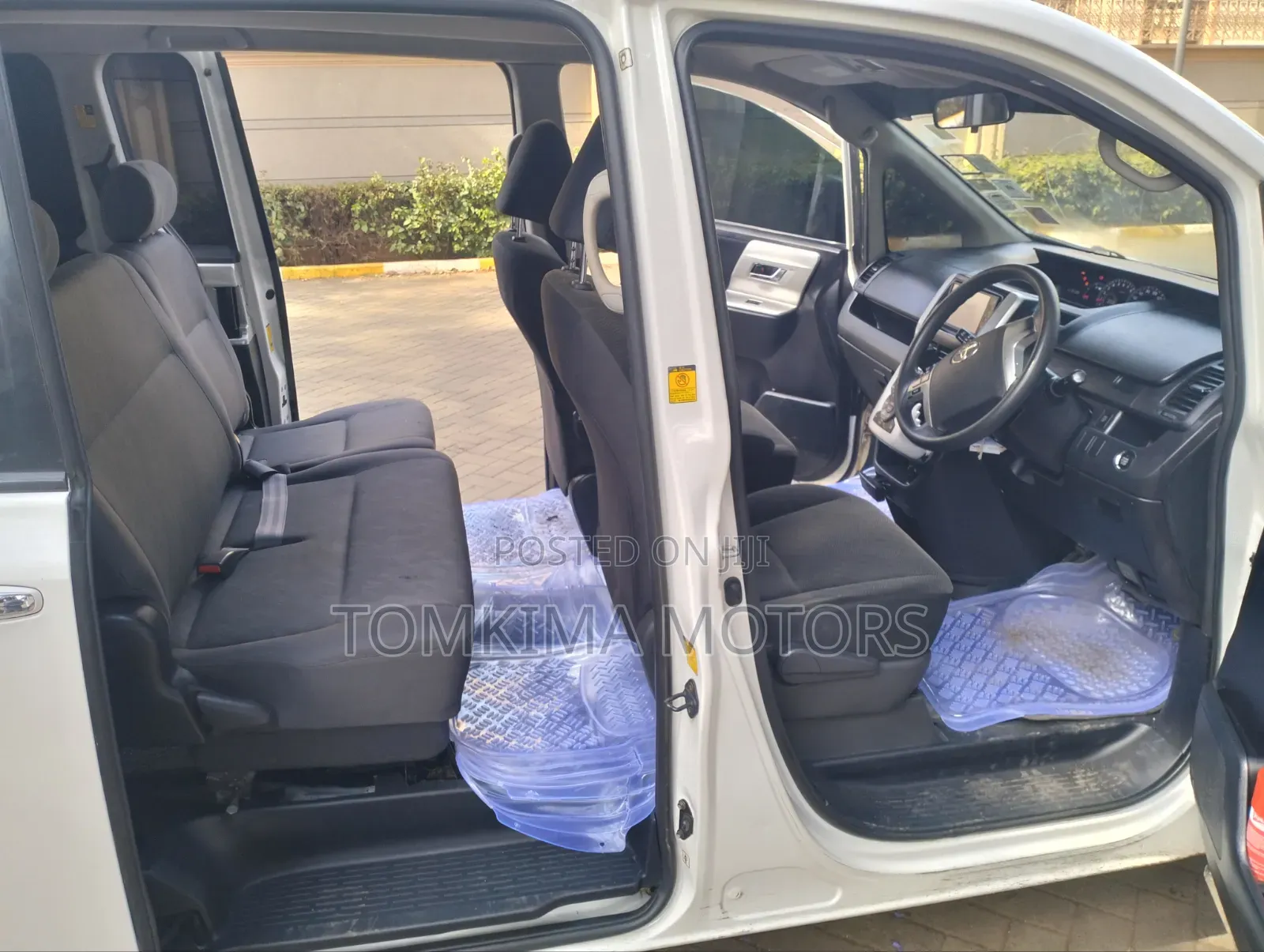 Toyota Noah 2011 White
