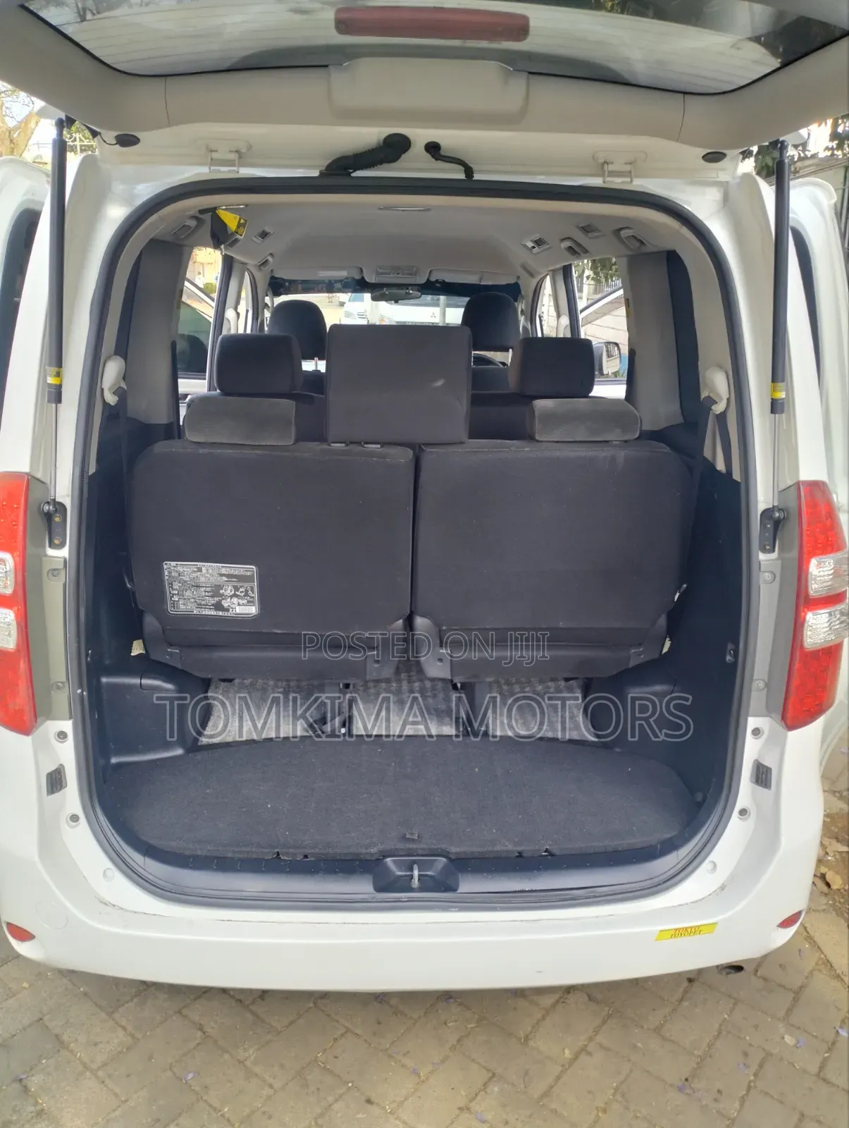 Toyota Noah 2011 White