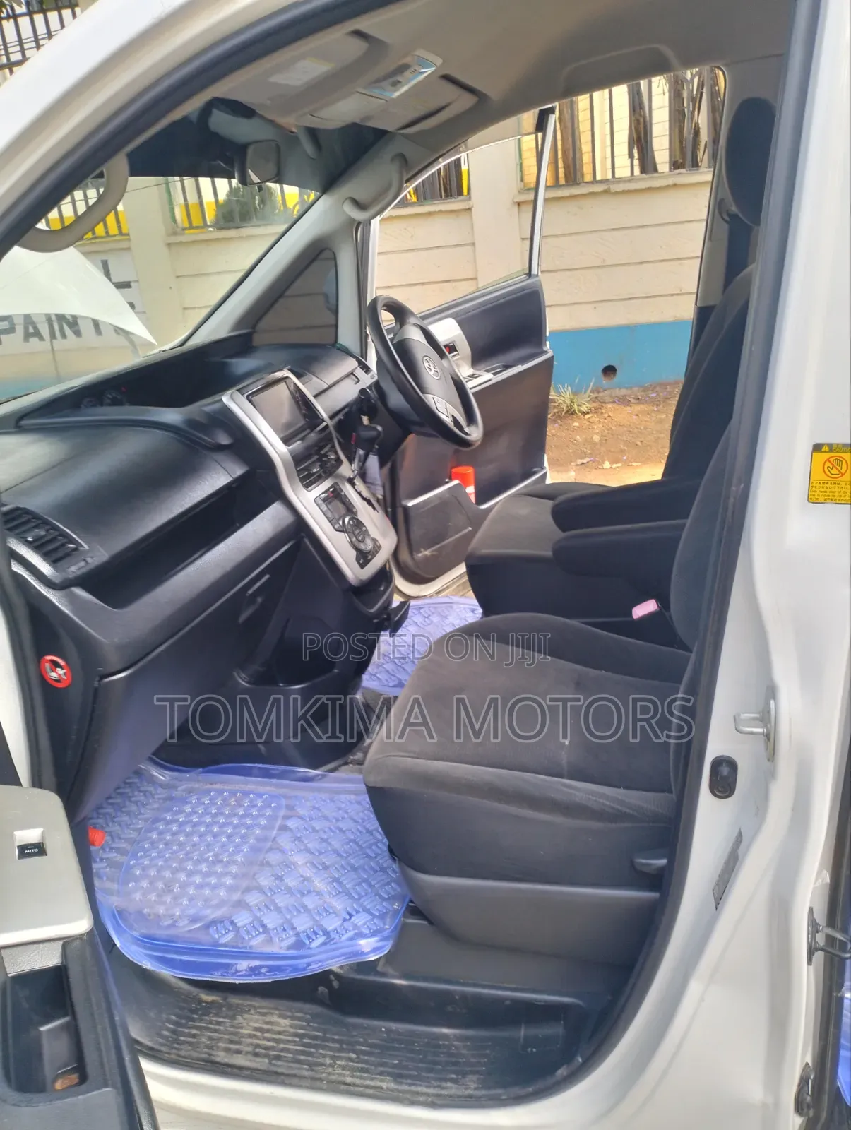 Toyota Noah 2011 White
