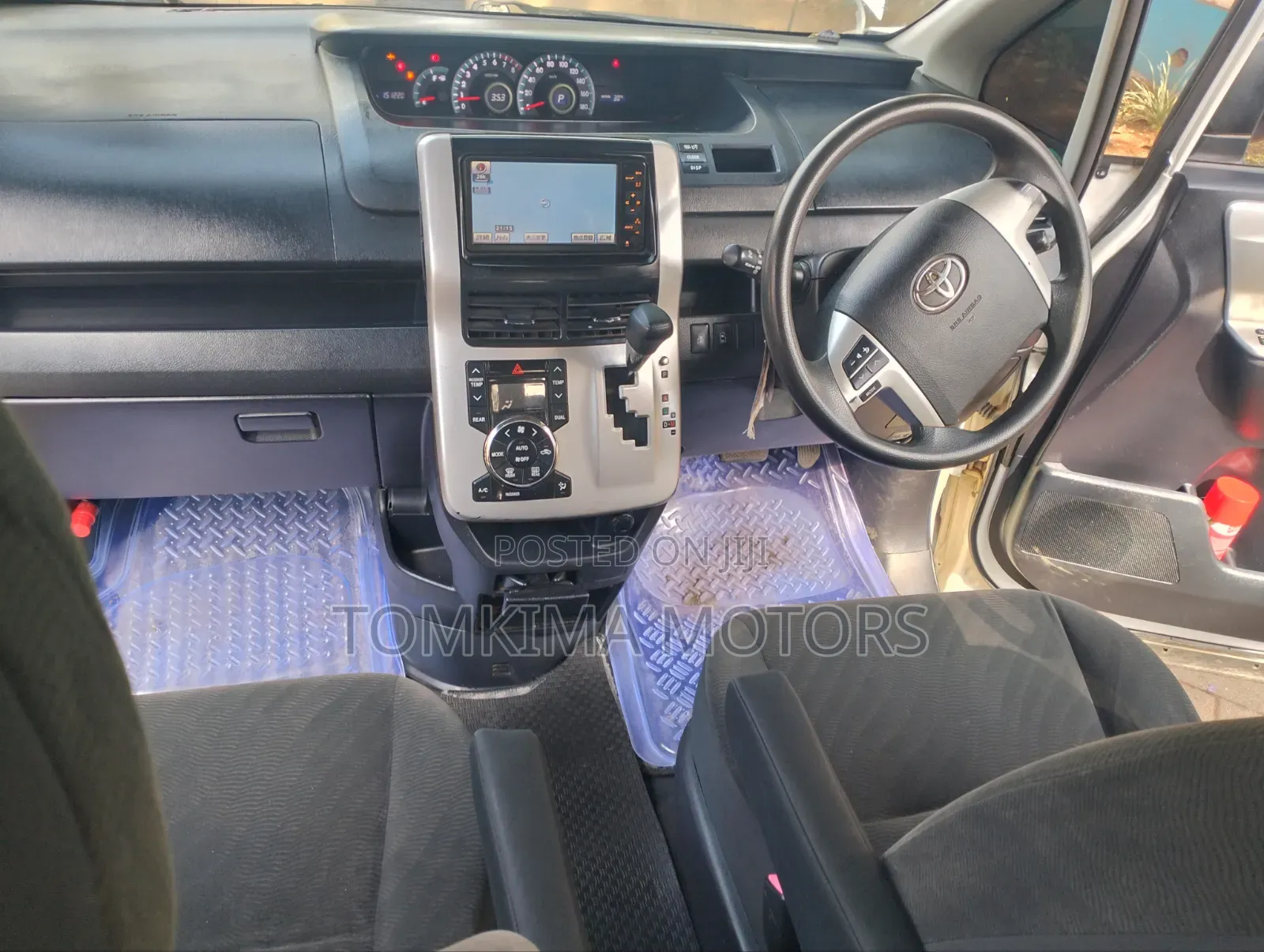 Toyota Noah 2011 White