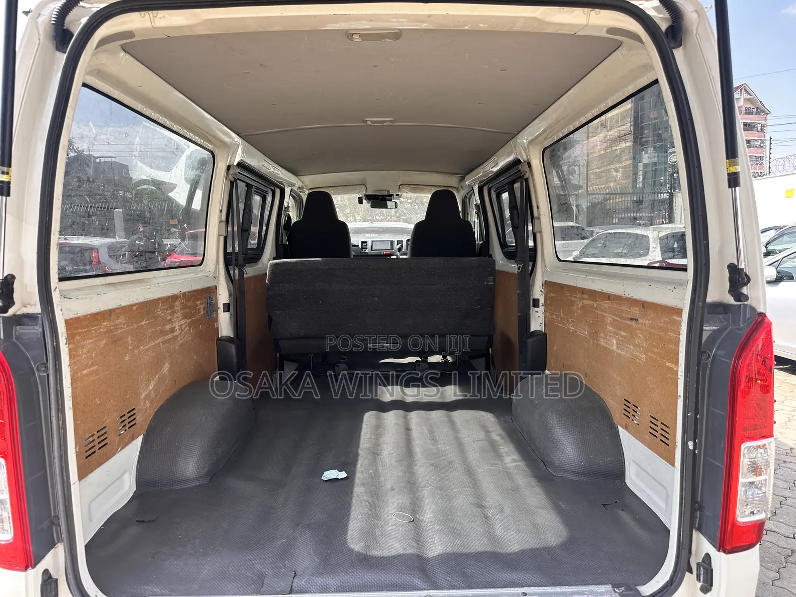 Toyota HiAce 2019 White