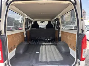 Toyota HiAce 2019 White