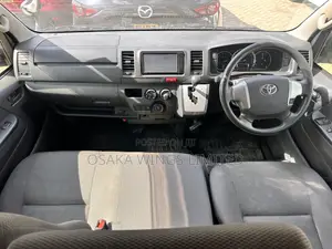 Toyota HiAce 2019 White
