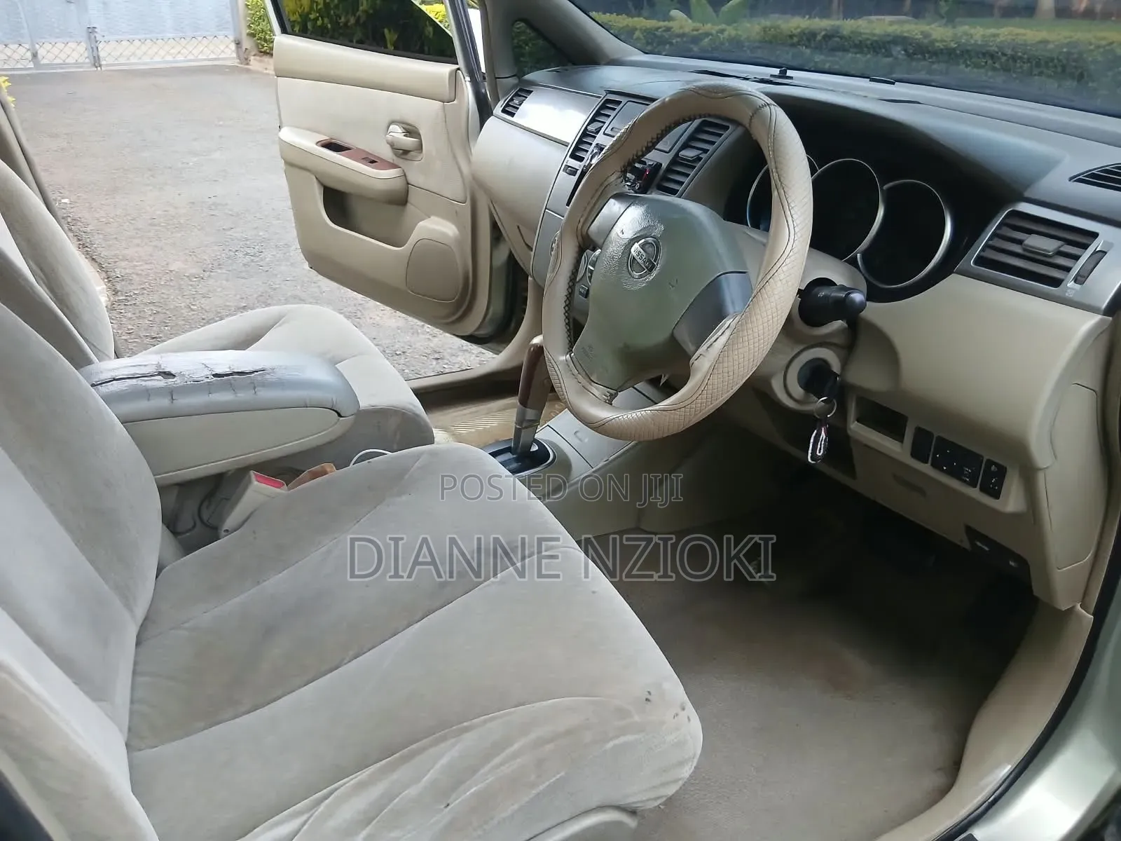 Nissan Tiida 2006 Gold
