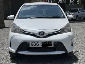 Toyota Vitz 1.3 AWD 5dr 2015 White