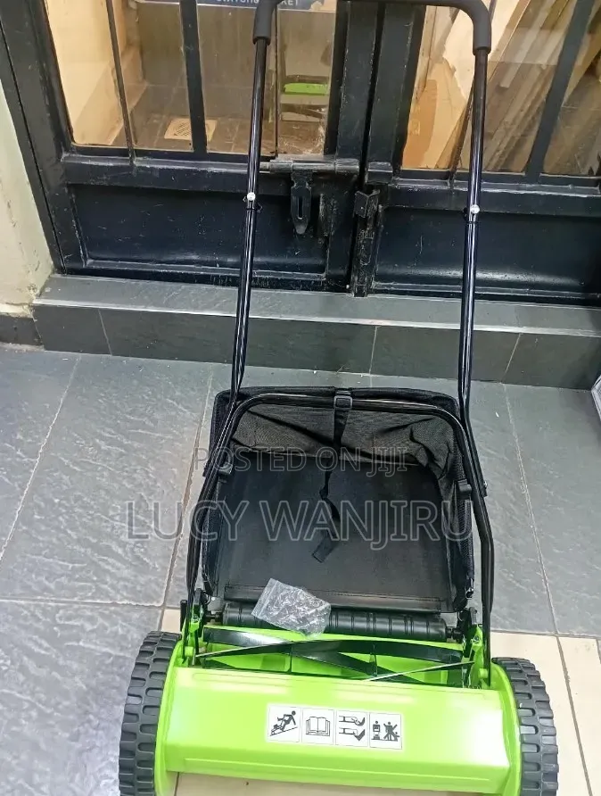 Easy to Use Lawn Mower/ Manual Lawn Mower