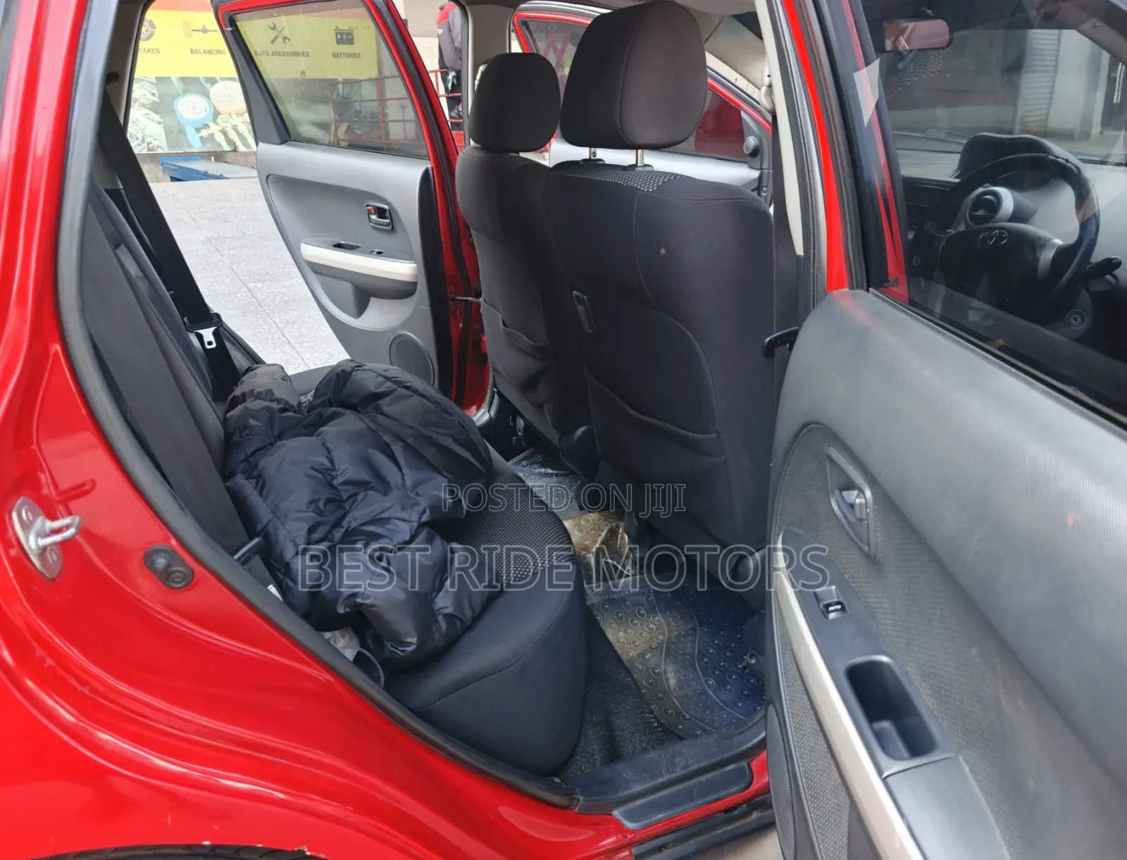 Toyota IST 2004 Red
