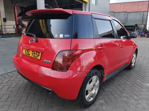 Toyota IST 2004 Red