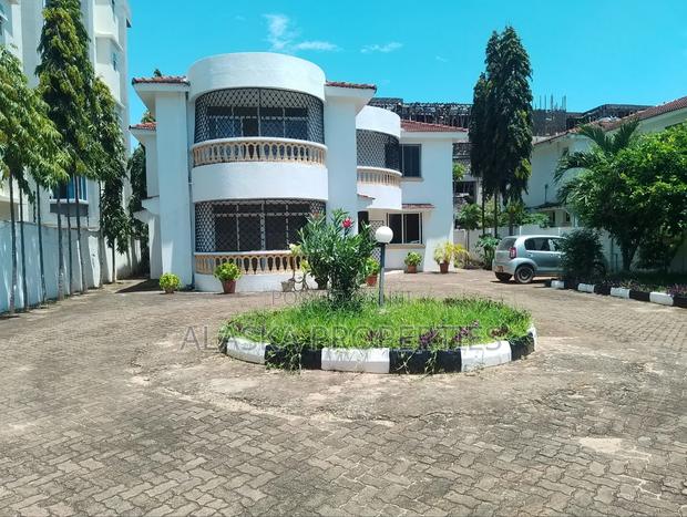 5bdrm Maisonette in Beach Road, Nyali Mkomani for sale
