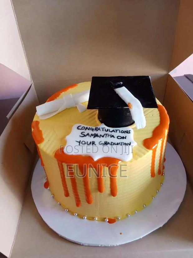 Graduation Cakes - thumbnail 3