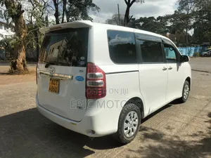 Toyota Noah 2011 White