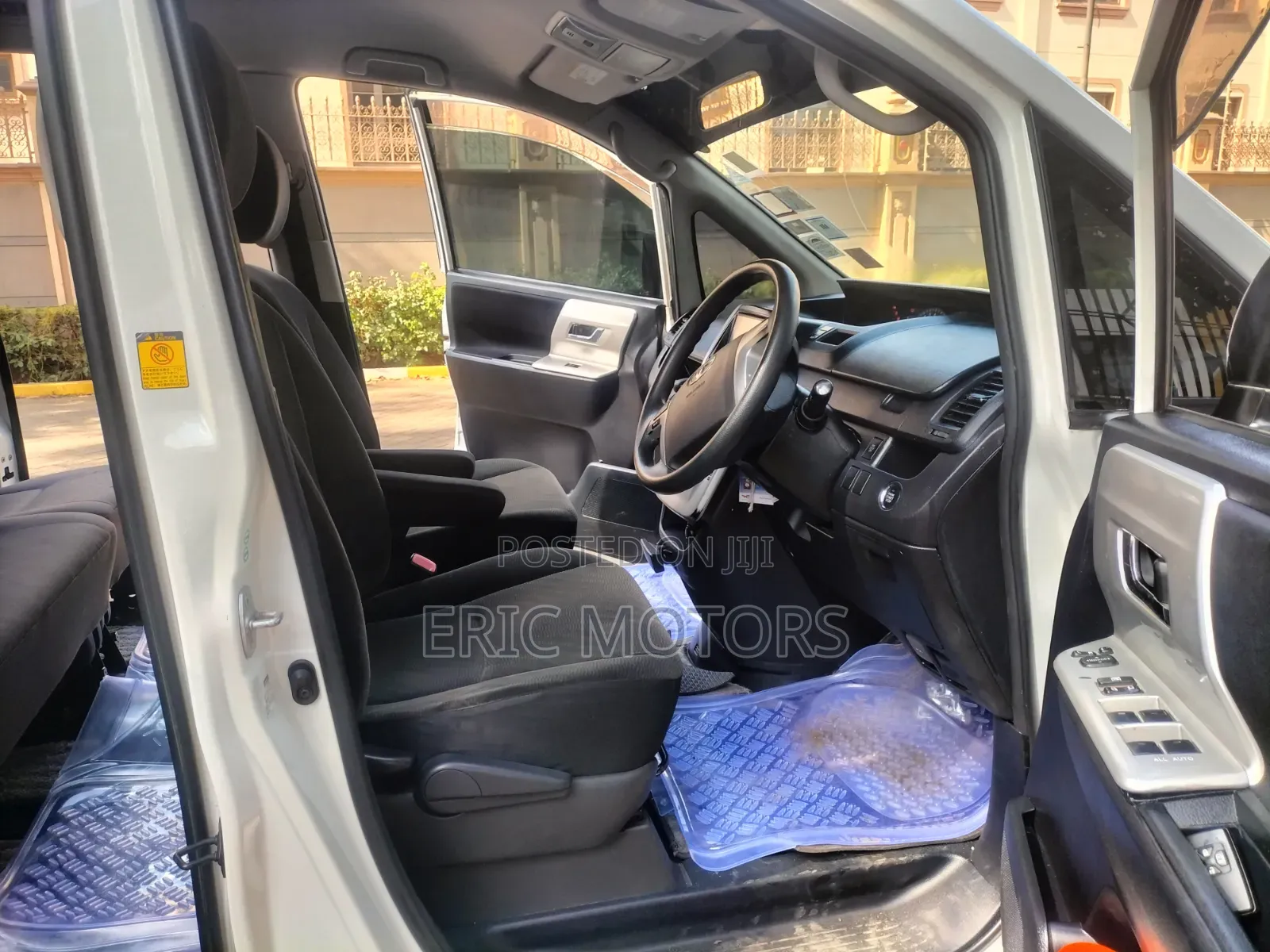 Toyota Noah 2011 White