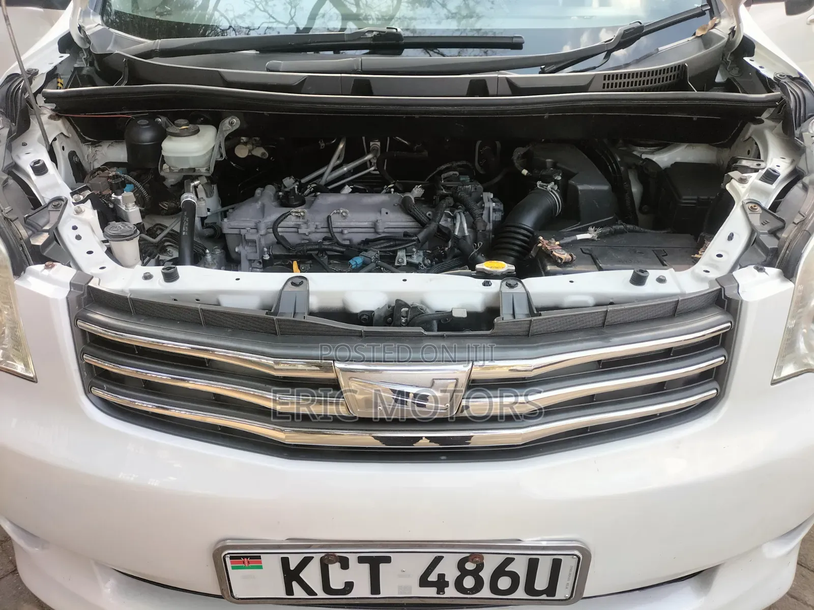 Toyota Noah 2011 White