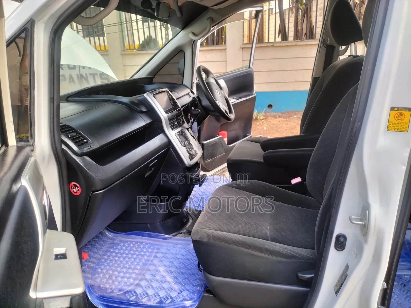 Toyota Noah 2011 White