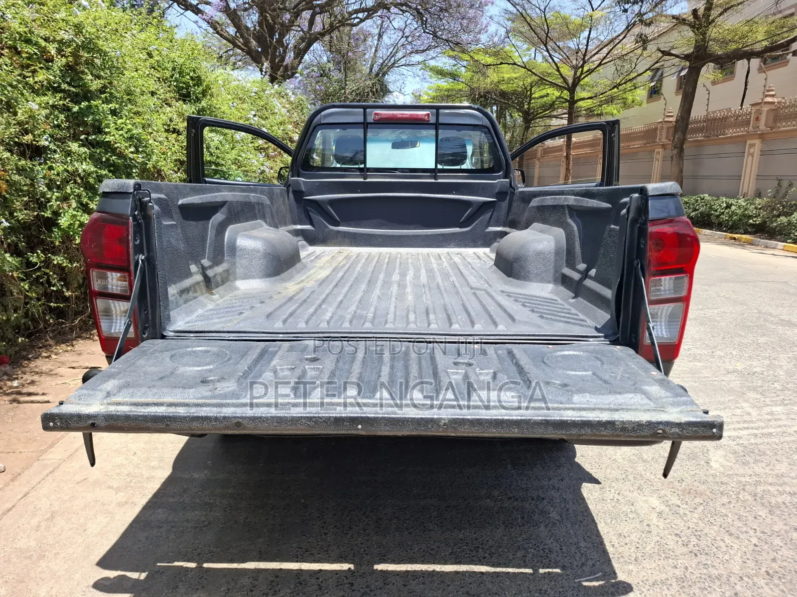Isuzu D-MAX 2021 Gray