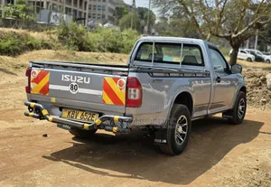 Isuzu D-MAX 2012 Beige