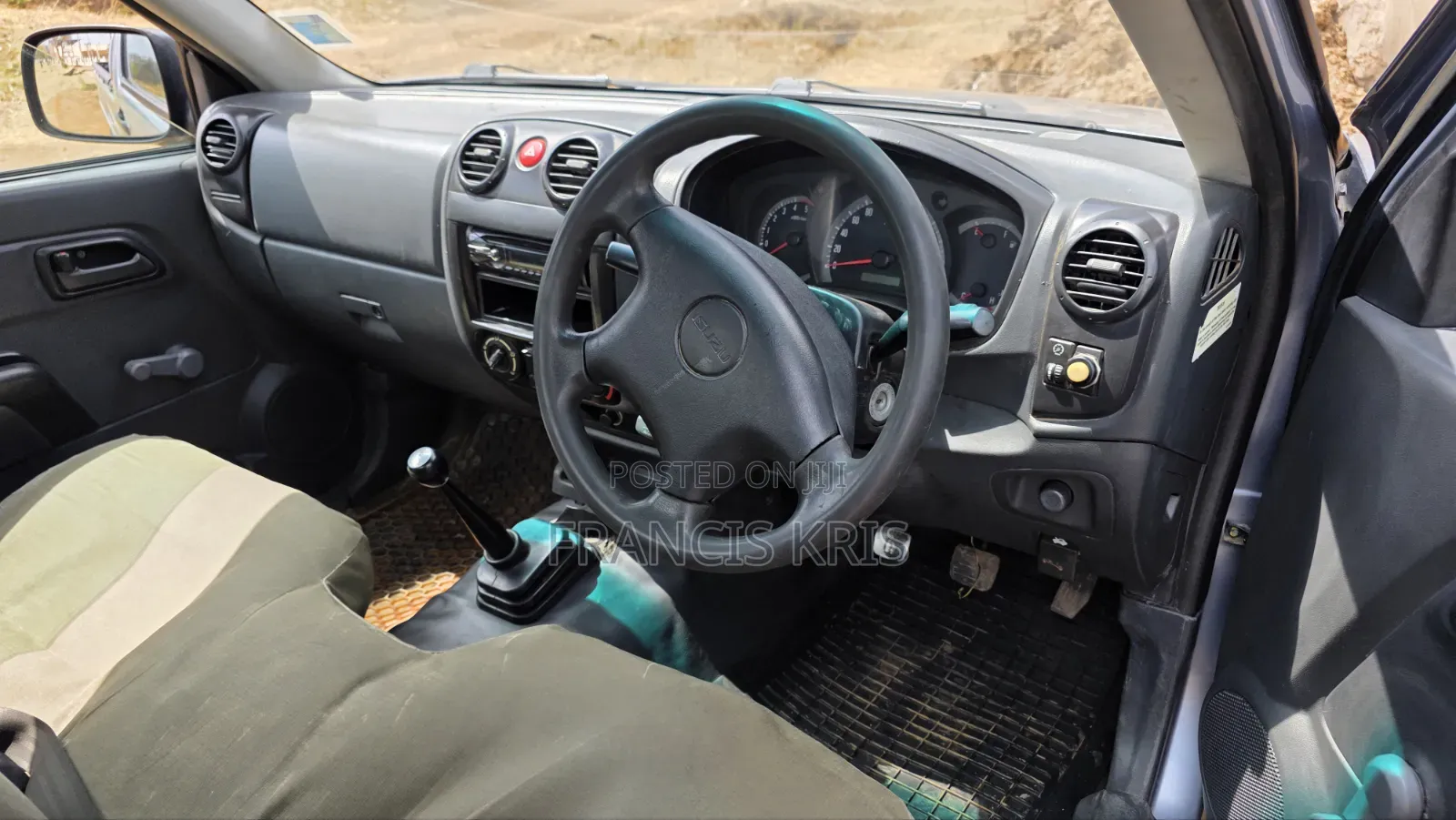 Isuzu D-MAX 2012 Beige