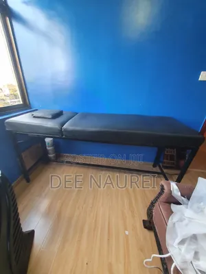 Black Massage Bed / Treatment Bed With Headrest